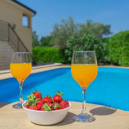 Apartment Marea 3 Mit Pool Und Meerblick Porec