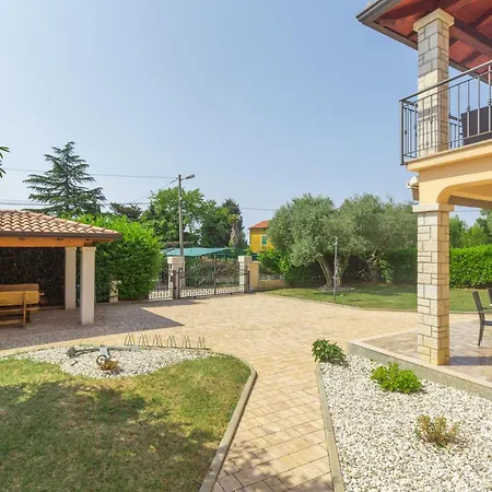 Apartment Marea 3 Mit Pool Und Meerblick Porec