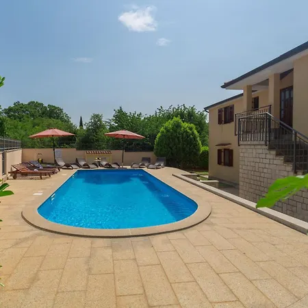 Apartment Marea 3 Mit Pool Und Meerblick Porec